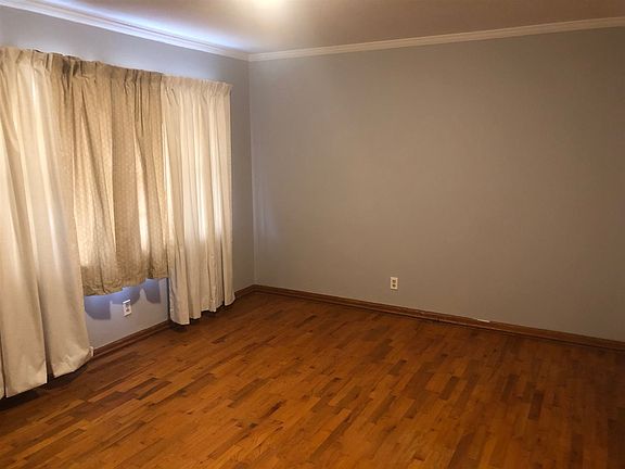 3rd image of 275 Bain Ave