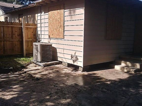 3rd image of 1617 W 8th St