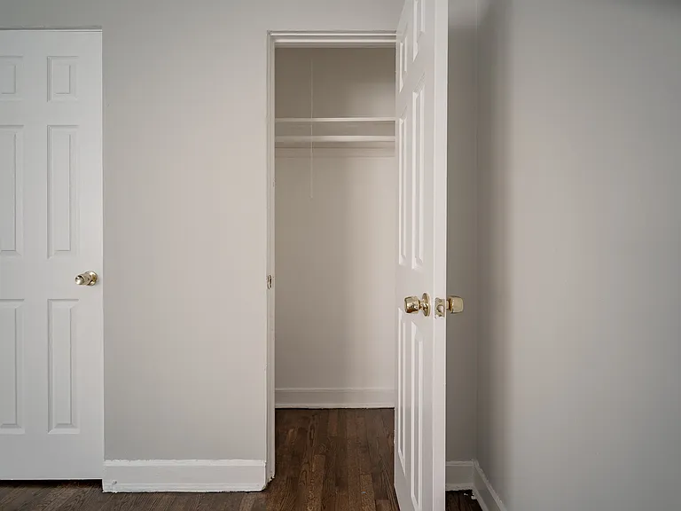Bedroom Closet 7361-1S