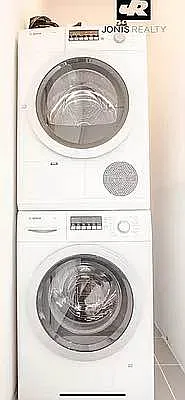 Rented by Jonis Realty | media 8