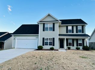 5231 Woodpecker Dr, Hope Mills, NC 28348