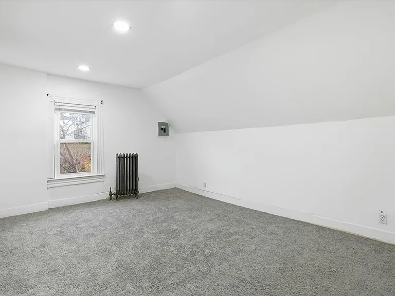 940 Monroe Ave — Photo 18