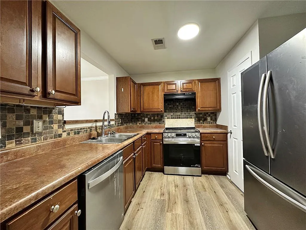 3 bed, 2.5 bath, 1534 sqft, $1,900 — Photo 3