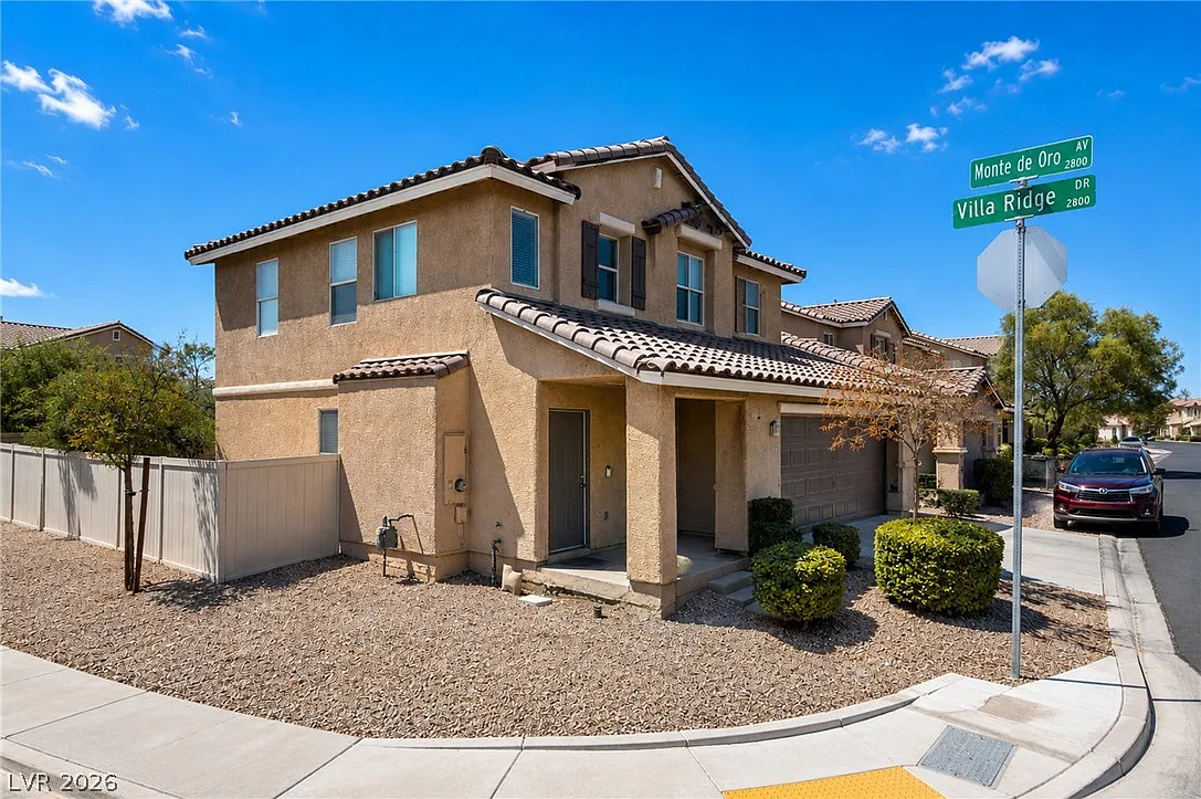 3 bed, 2.5 bath, 1478 sqft, $1,945 — Photo 3