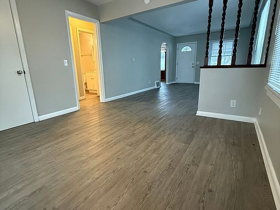 3rd image of 3230 Escott Ave