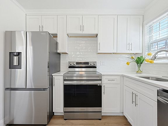 3rd image of 132 Sumner St