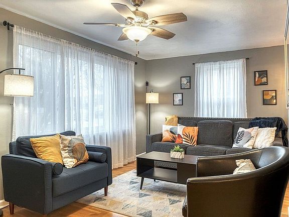 3rd image of 7809 Parkwood Dr