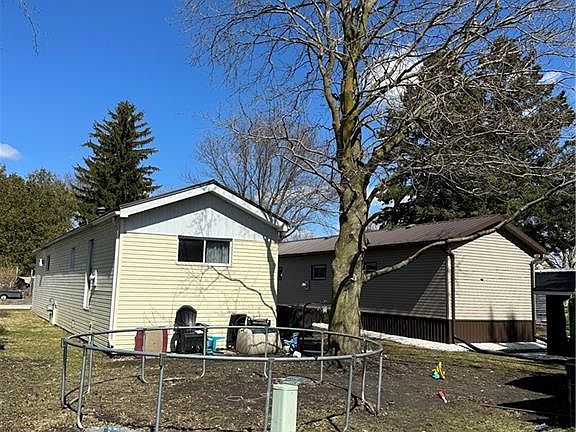 3rd image of 4 Trailer Park Rd