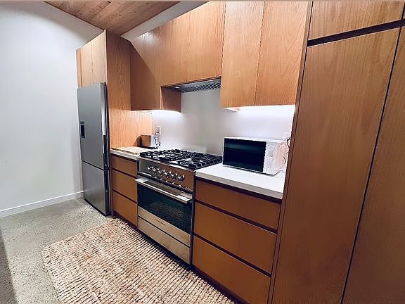 3rd image of 3528 Poe St