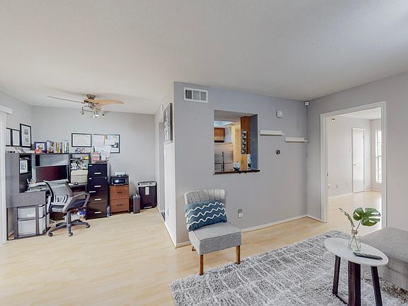 4th image of 5916 Gaston Ave #304