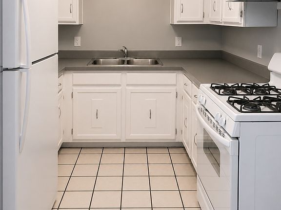 3rd image of 3640 W 119th St APT 302