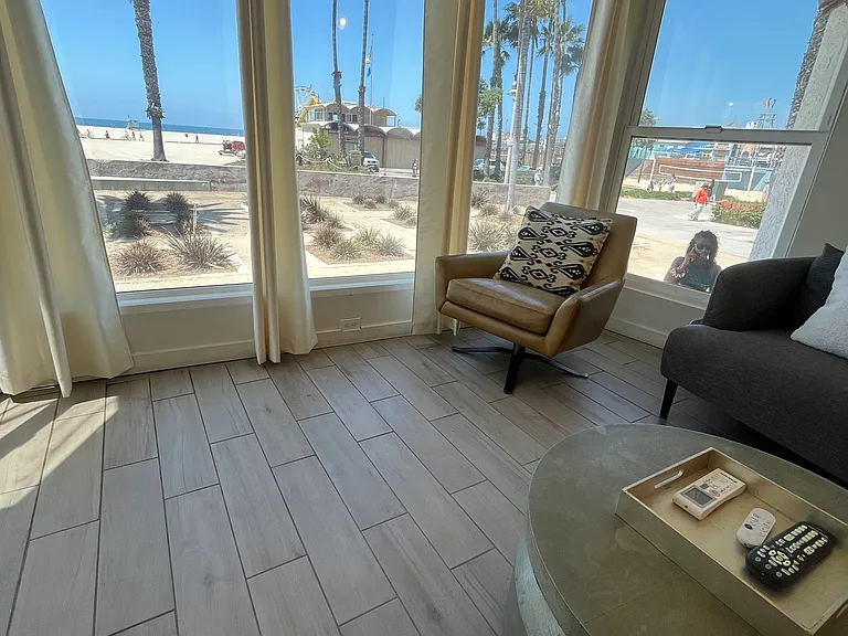 1647 Ocean Front Walk #1 — Photo 2