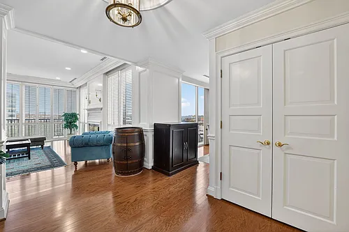 1300 Army Navy Dr Photo 1