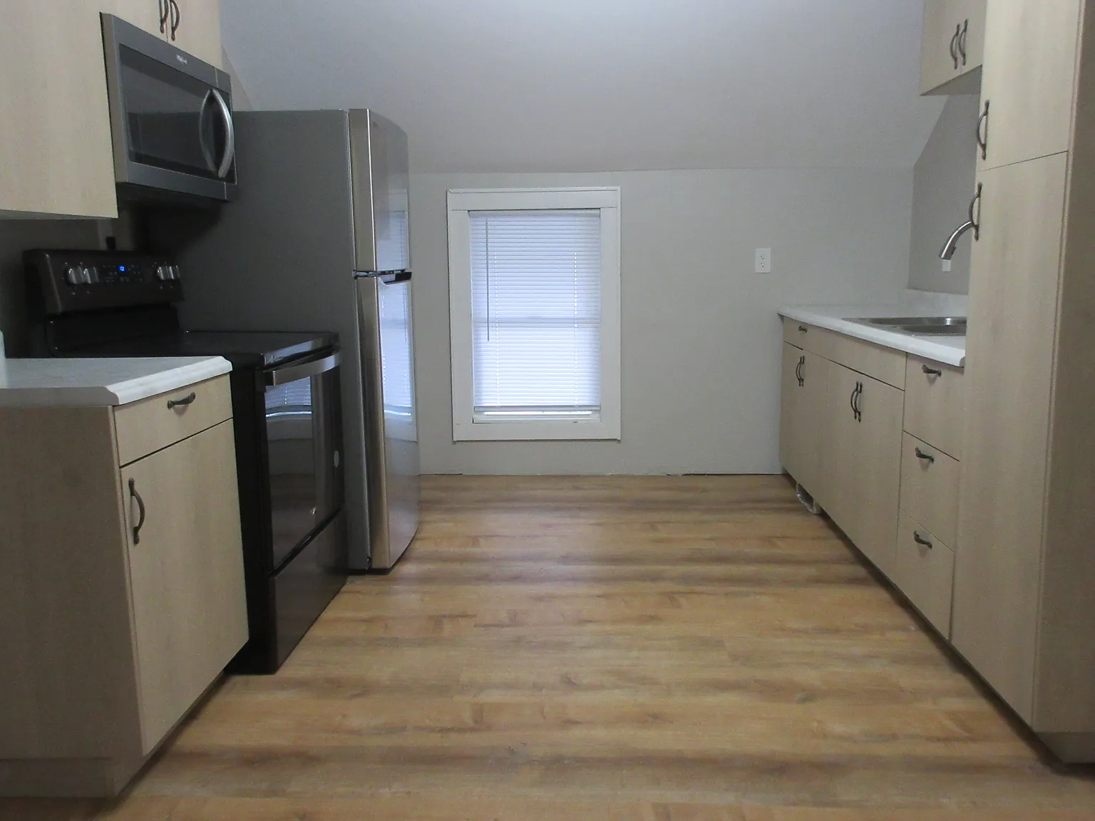 3 bed, 1000 sqft, $1,275 — Photo 1