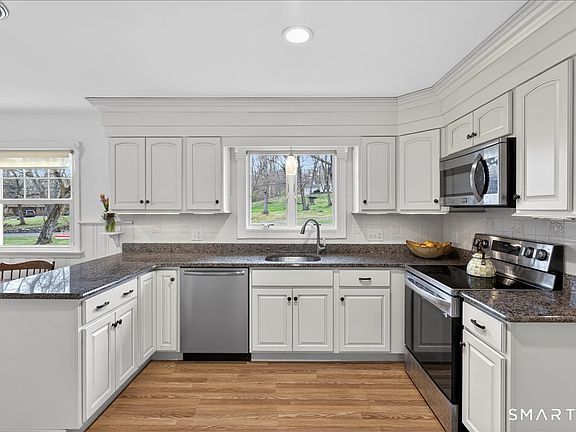 3rd image of 7 Pleasant Hill Road