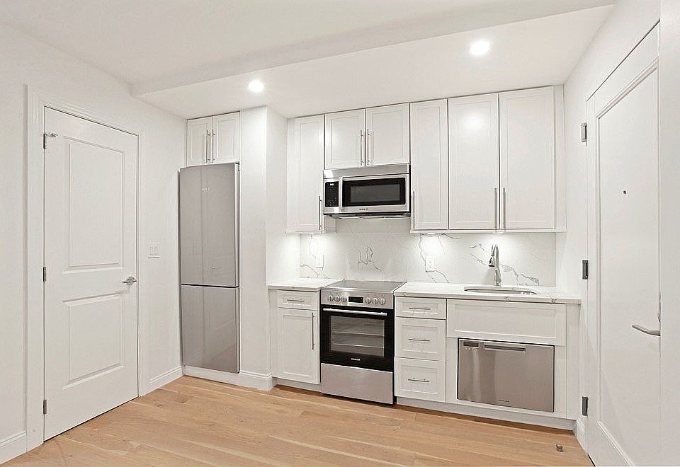 1st image of 160 E 48th St APT 2C