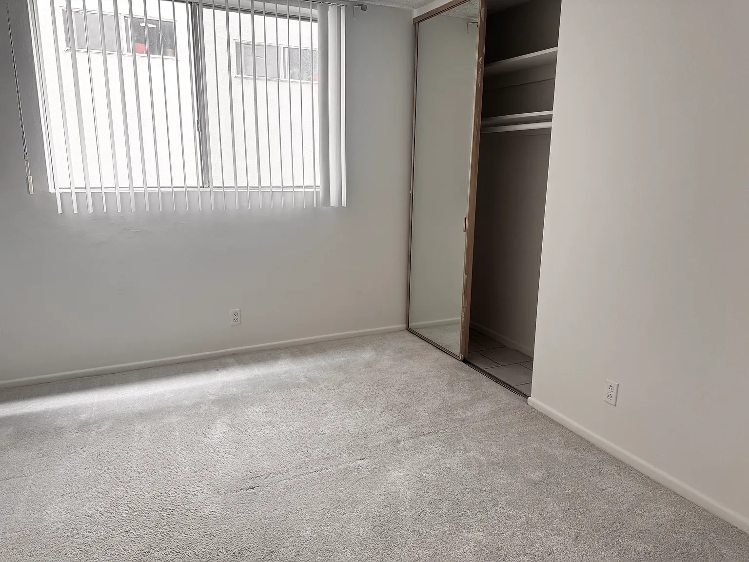 2 bed, 1000 sqft, $3,800 — Photo 2