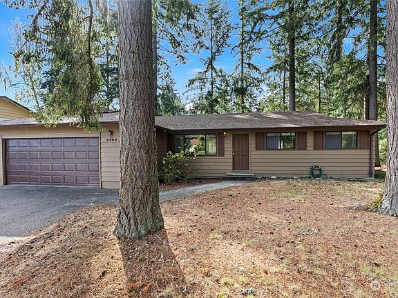 3rd image of 2702 Oxford Court