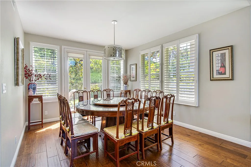 5 bed, 3246 sqft, $8,400 — Photo 4