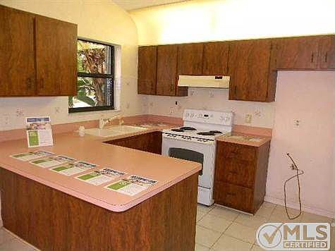 4th image of 4613 SE Ontario Dr