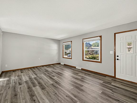 3rd image of 1604 9th Ave SE