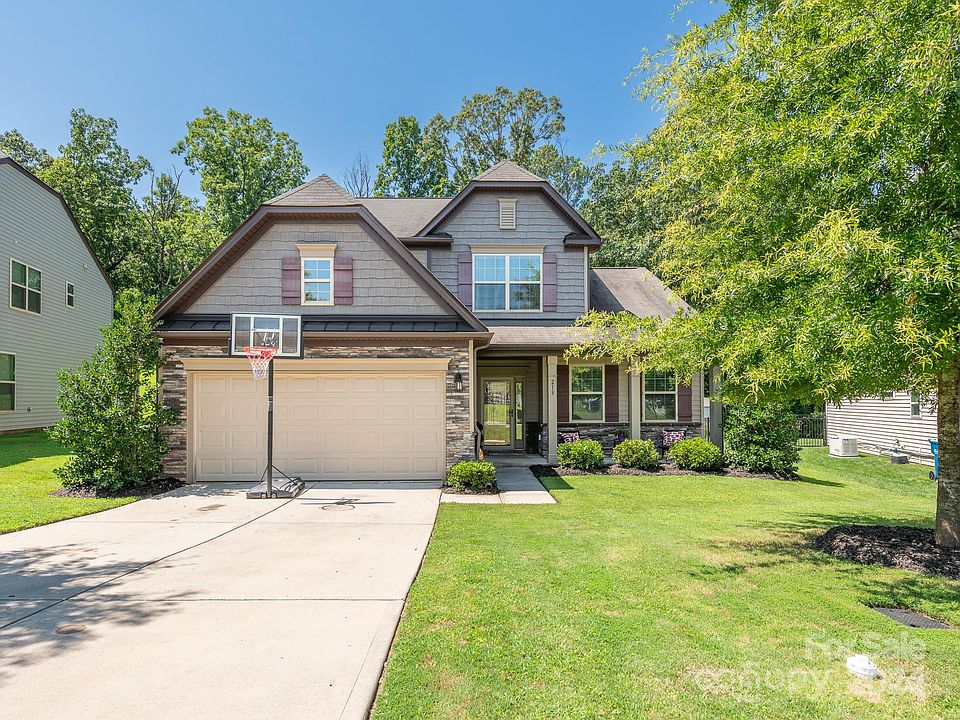 1st image of 213 Tasman Dr