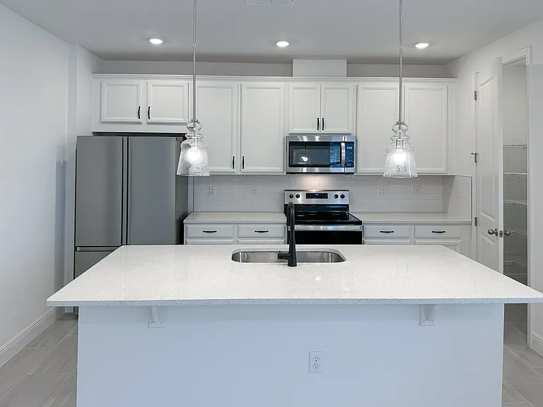 10425 Marconi Ave — Photo 6
