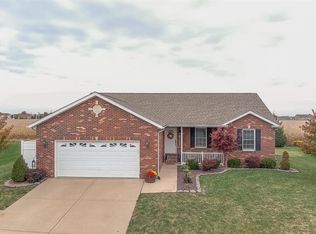 405 Whetstone Ln, Mascoutah, IL 62258