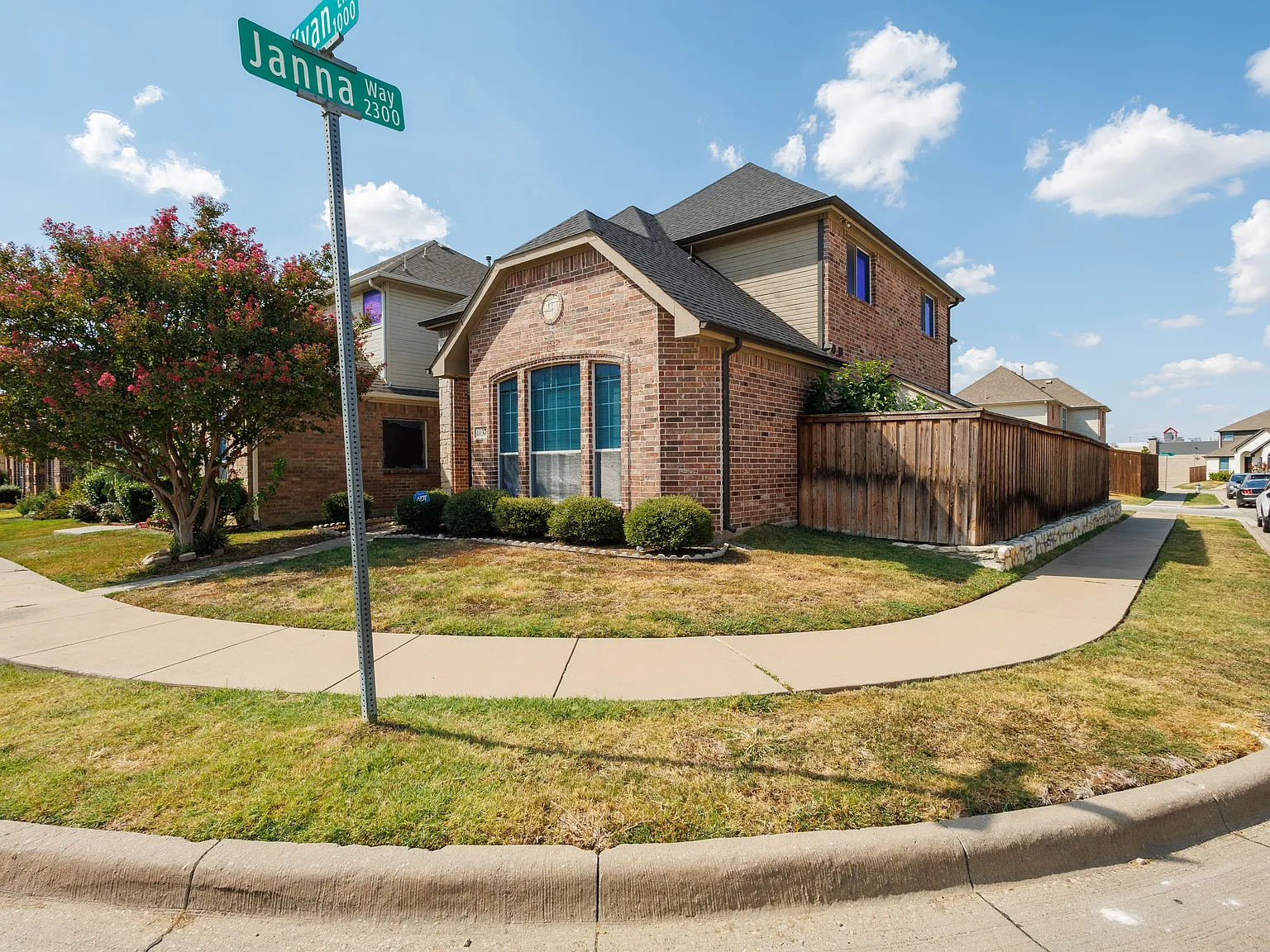 3 bed, 2092 sqft, $2,850 — Photo 2