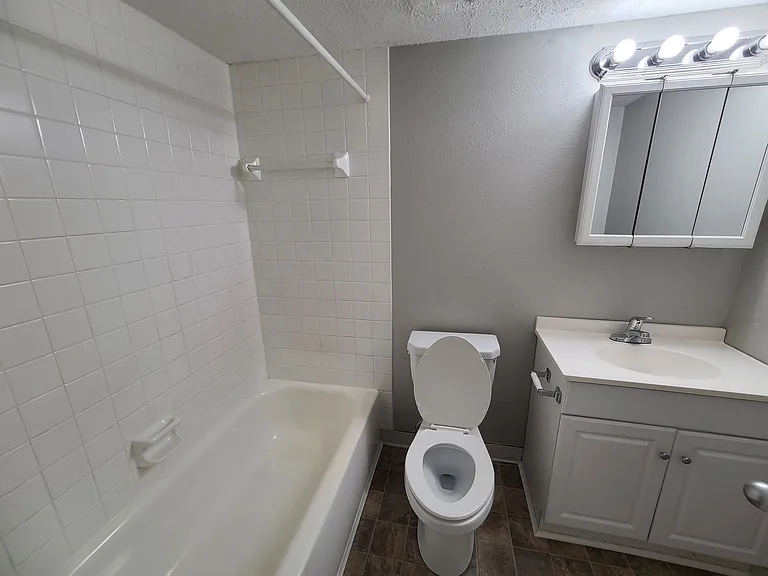 Devonshire Apartments — Photo 27