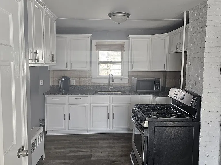 9 Lafayette Rd — Photo 2