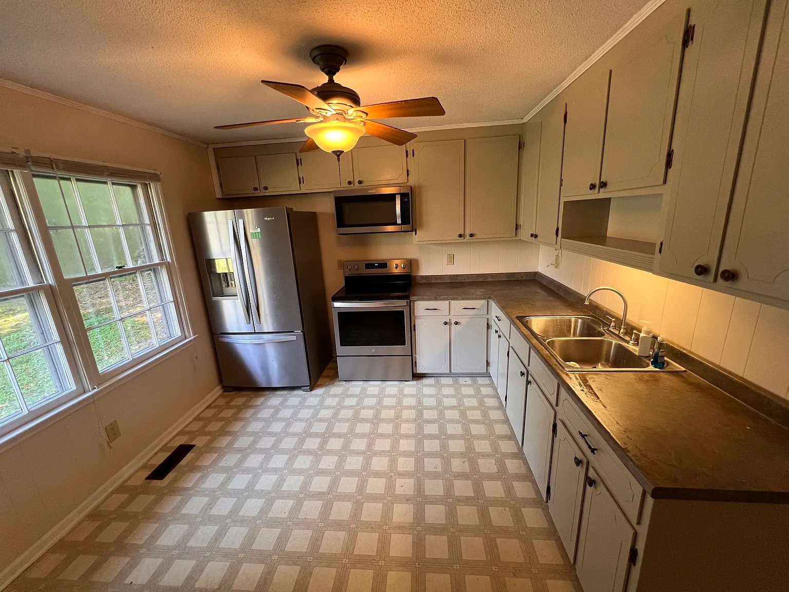 118 Cool Spring Dr — Photo 3