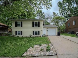 815 N Susquehanna Rdg, Independence, MO 64056