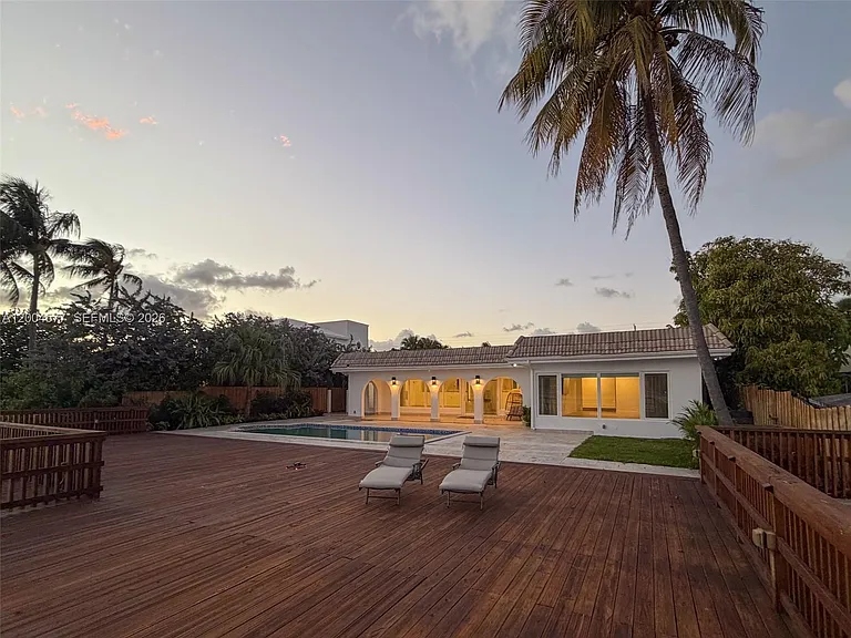 1690 Daytonia Rd — Photo 35