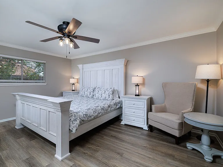 25607 Oakhurst Dr — Photo 8
