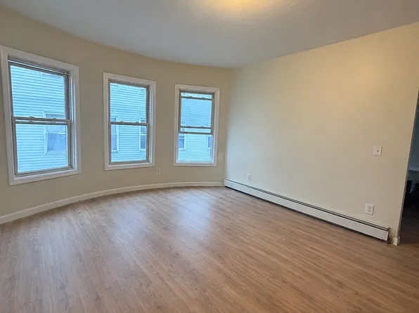 95 Harrison St #2, Worcester, MA 01604