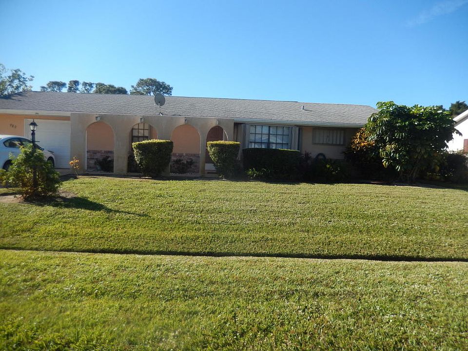 1st image of 782 SE Essex Dr