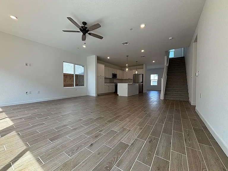 1052 Plum Tree Ave — Photo 5