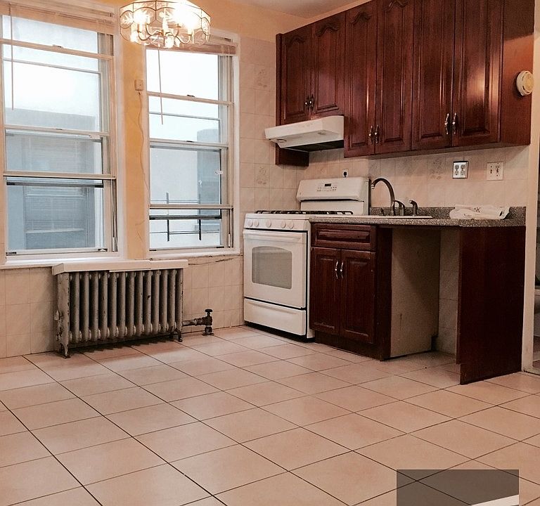 1st image of 2411 41st St APT 1F