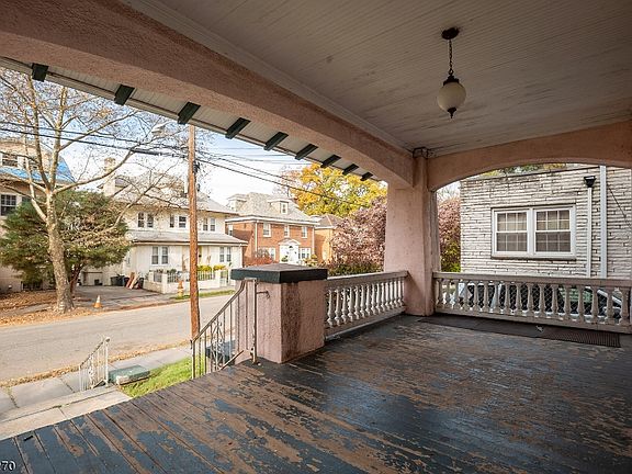 4th image of 435-439 Parker St