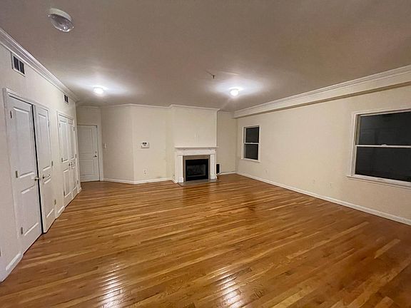 Liiving room with fire place