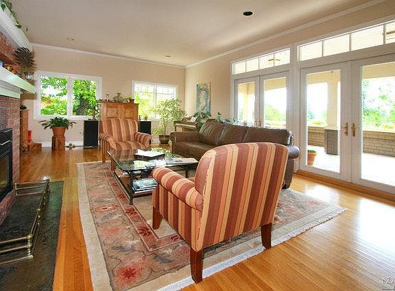 3rd image of 26 Vineyard Ave