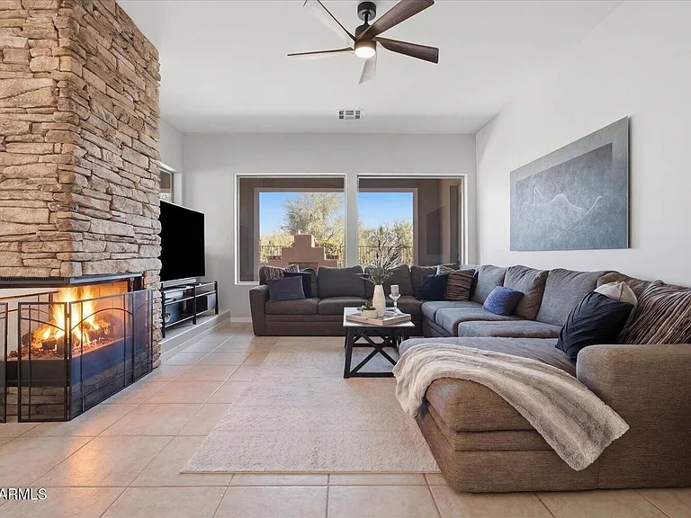 7427 E Evening Glow Dr — Photo 3