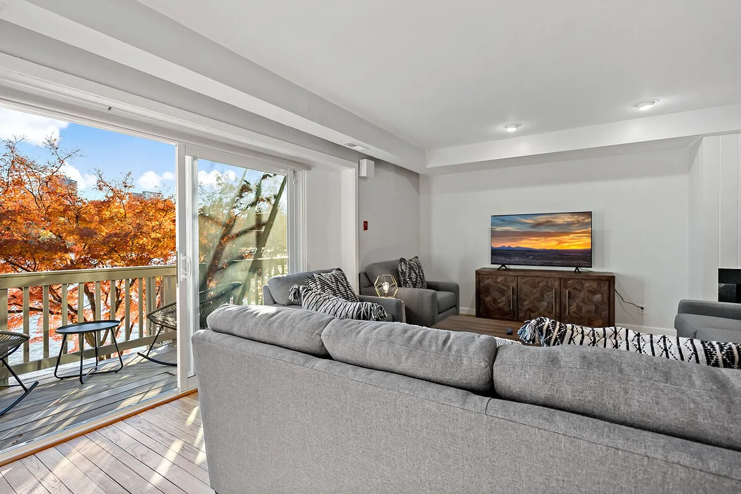 6 bed, 3.0 bath, $18,659 — Photo 2