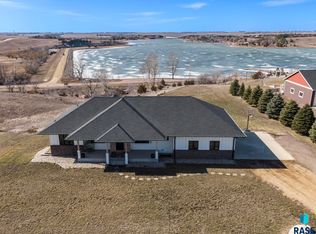 26181 Sunset Bluff Dr, Canistota, SD 57012