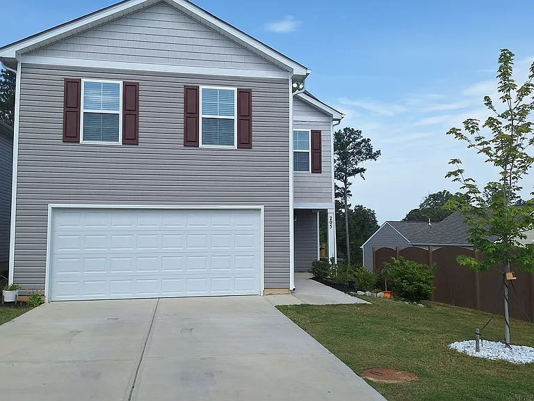 205 Dunham Rd — Photo 2