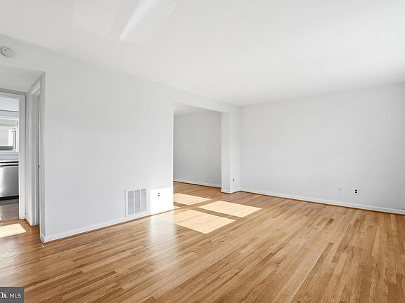 5th image of 1731 Price St