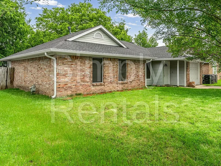 2504 Paul St — Photo 4