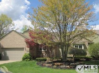 2842 Keats Ln, Lake Orion, MI 48360