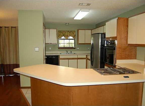 5th image of 404 Parkwood Pl